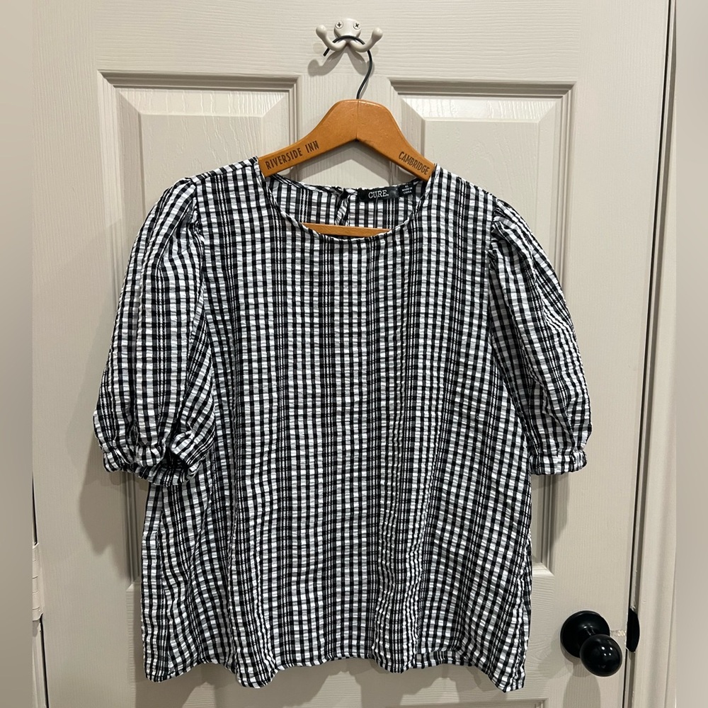 cute cottage core top! 🖤